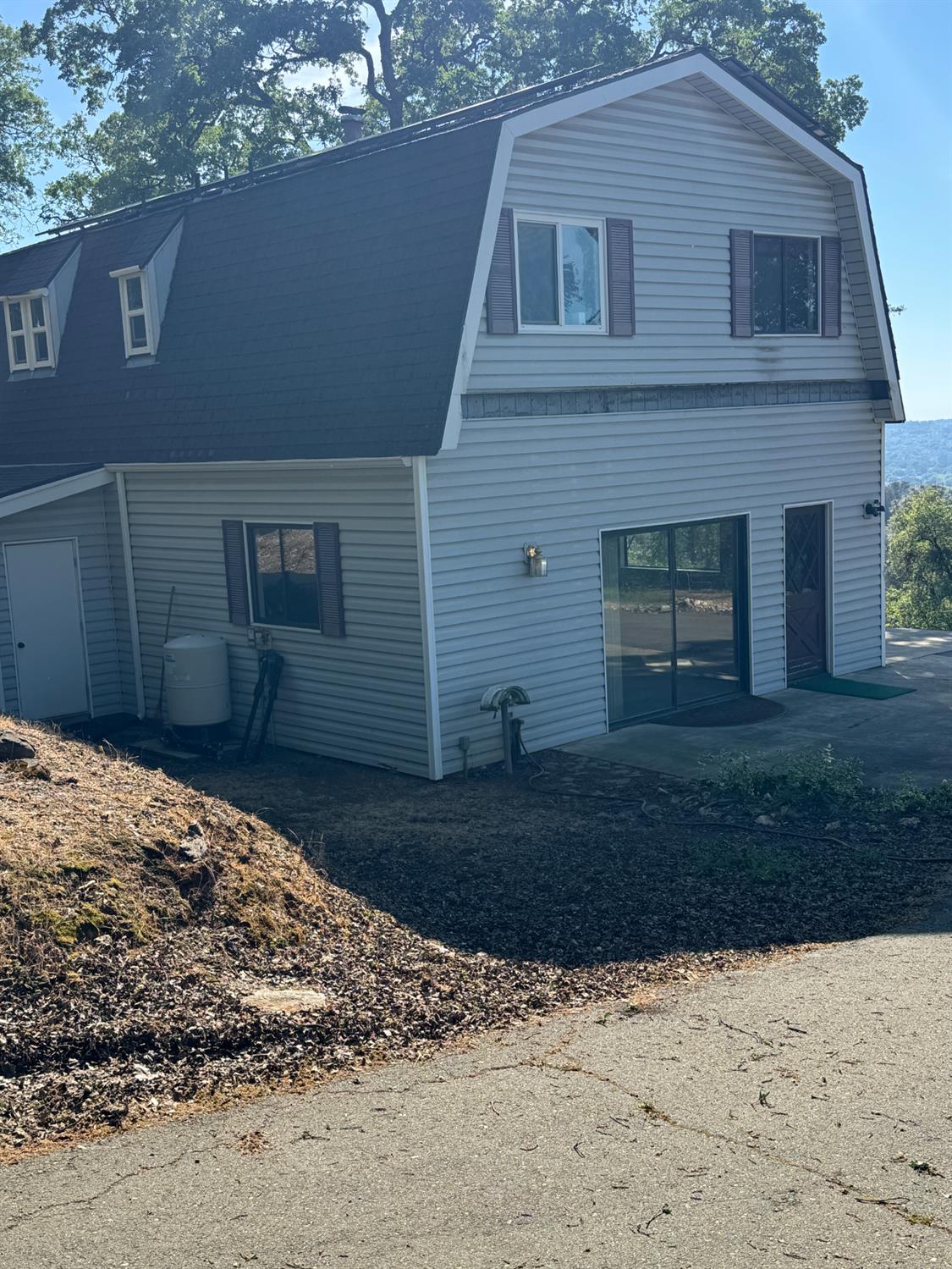 670 Stone House Road Auburn, CA 95603 - Photo 5 of 46 a front view of a house with a yard