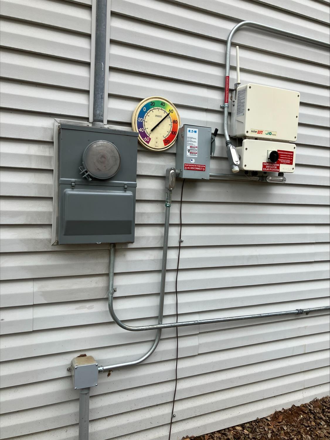 670 Stone House Road Auburn, CA 95603 - Photo 9 of 46 a bathroom with a sink and a mirror