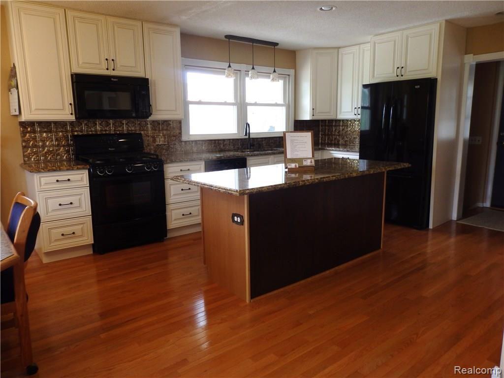 9380 Merrill Road Whitmore Lake, MI 48189 - Photo 10 of 68 P5121763.JPG