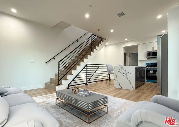 $4,595 | 5340 Denny Avenue, North Hollywood, CA 91601