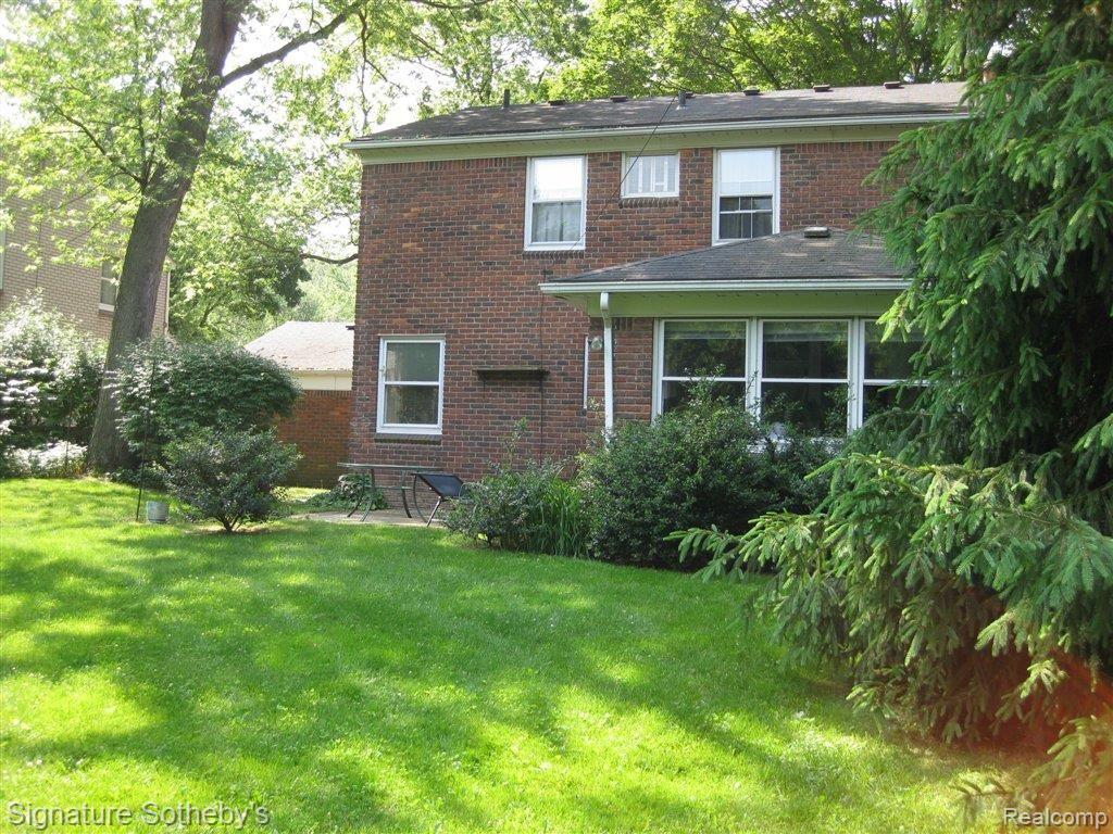 811 Tottenham Road Birmingham, MI 48009 - Photo 7 of 16 Rear Exterior.jpg