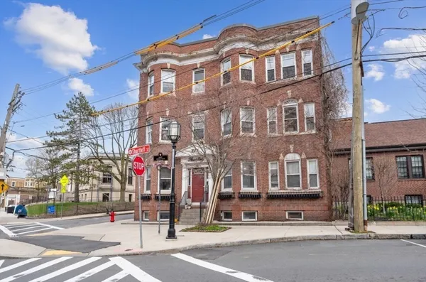 $2,595 | 221 Shurtleff Street, Unit 6, Chelsea, MA 02150