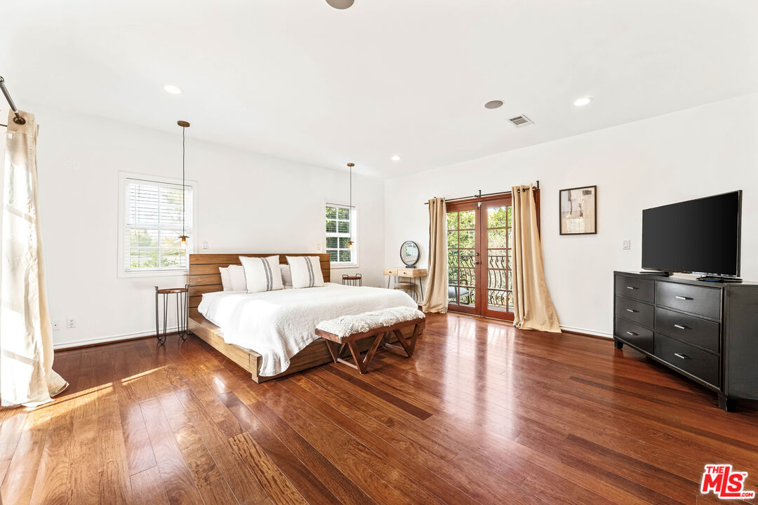12109 Maxwellton Road Studio City, CA 91604 - Photo 10 of 75