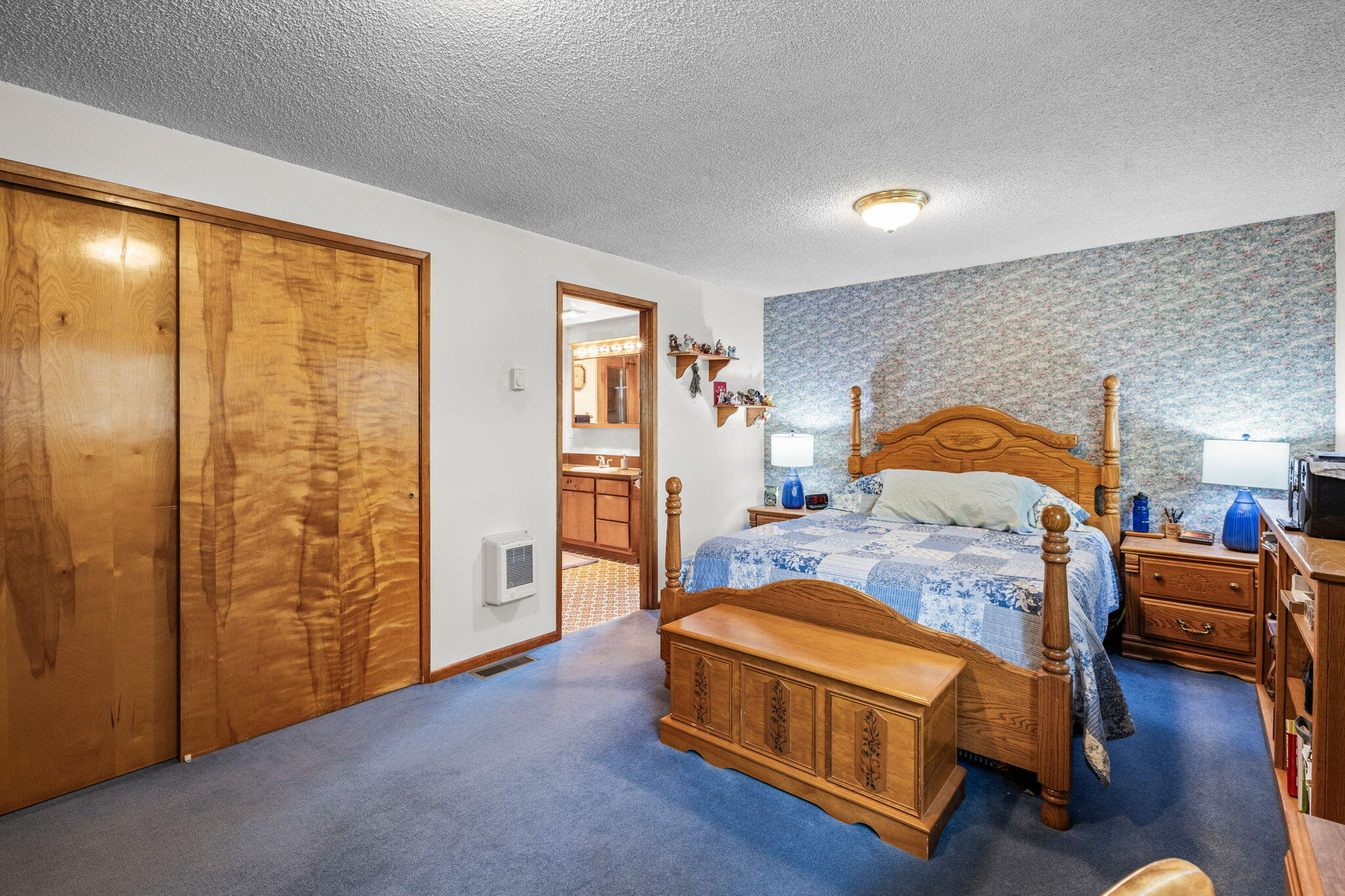 371 Southeast Hering Road Madras, OR 97741 - Photo 15 of 44 Primary Bedroom
