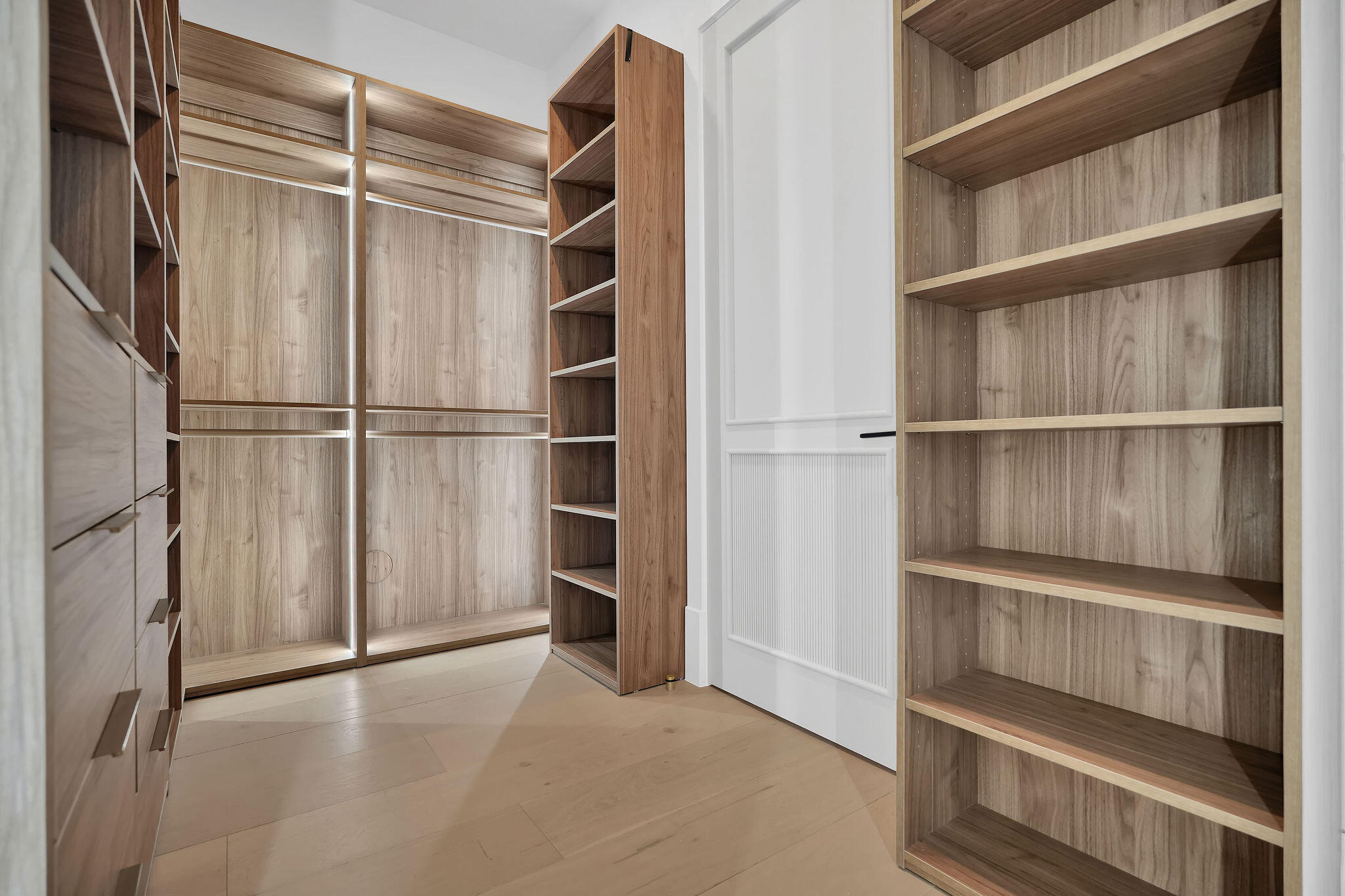 839 Chestnut Court Marco Island, FL 34145 - Photo 22 of 88 built-in shelving