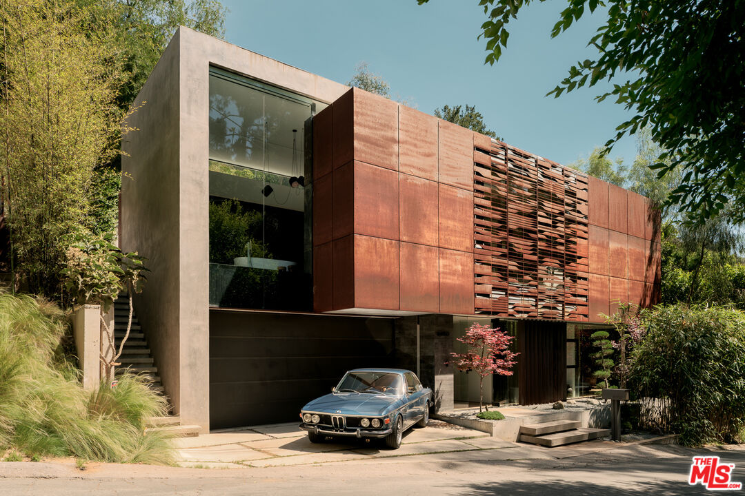 8050 Willow Glen Road Los Angeles, CA 90046 - Photo 1 of 27