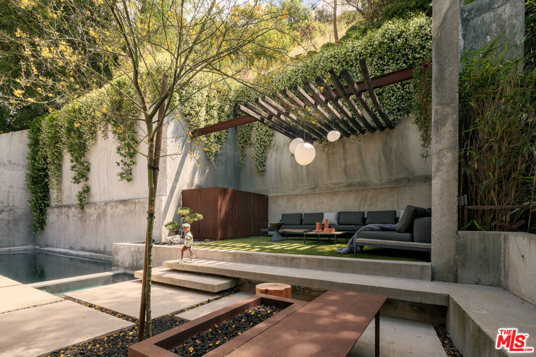 8050 Willow Glen Road Los Angeles, CA 90046 - Photo 11 of 27