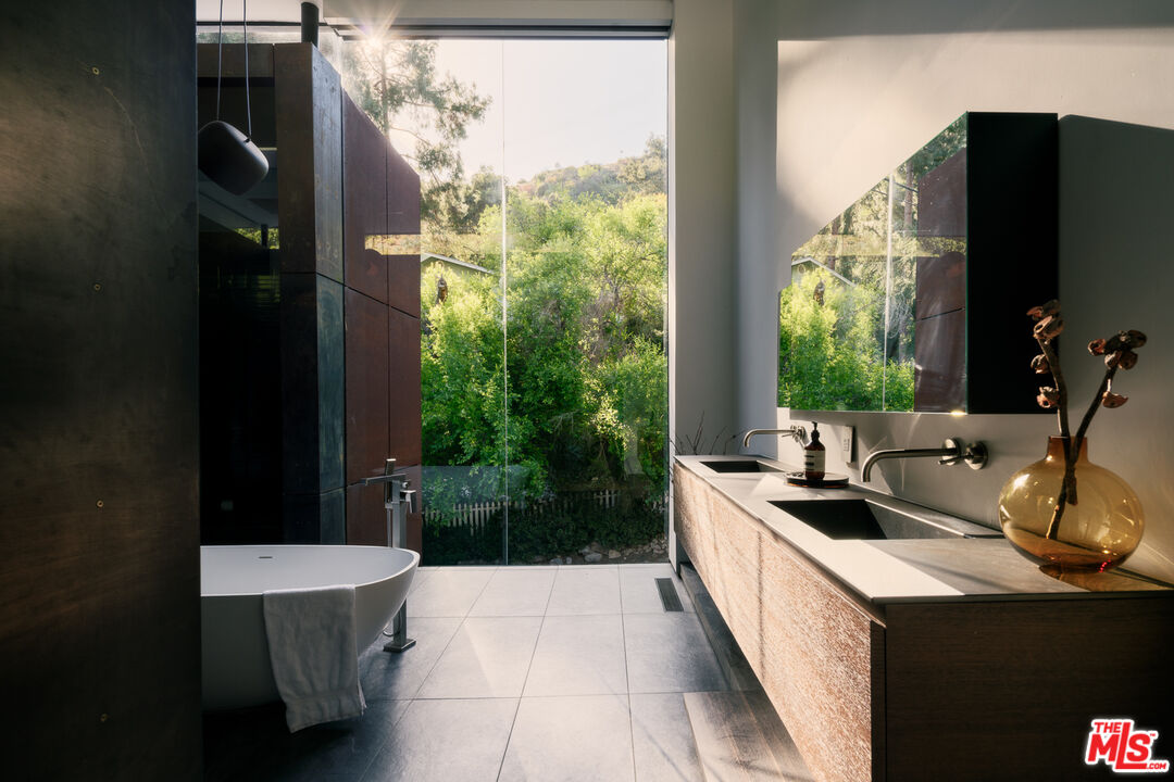 8050 Willow Glen Road Los Angeles, CA 90046 - Photo 14 of 27
