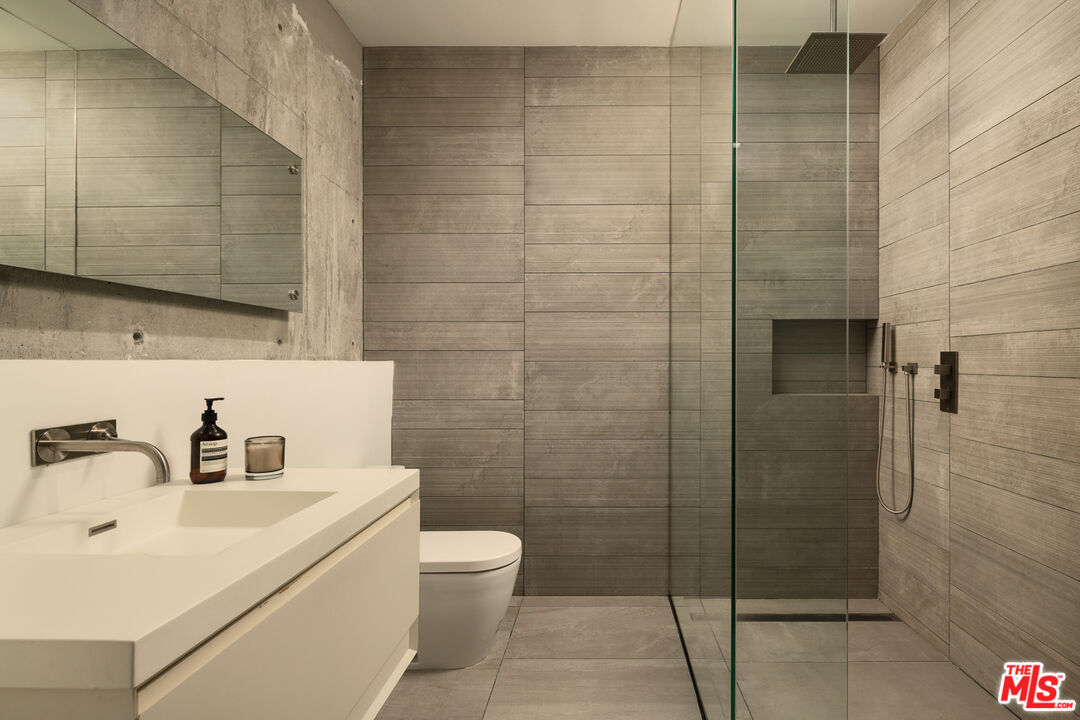 8050 Willow Glen Road Los Angeles, CA 90046 - Photo 19 of 27