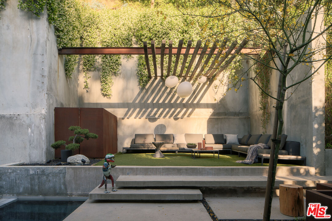 8050 Willow Glen Road Los Angeles, CA 90046 - Photo 24 of 27