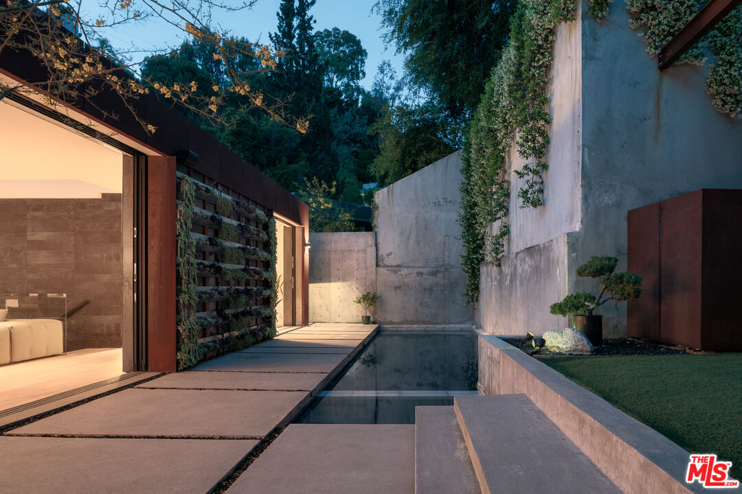 8050 Willow Glen Road Los Angeles, CA 90046 - Photo 25 of 27