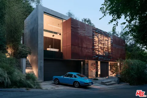 $3,750,000 | 8050 Willow Glen Road, Los Angeles, CA 90046