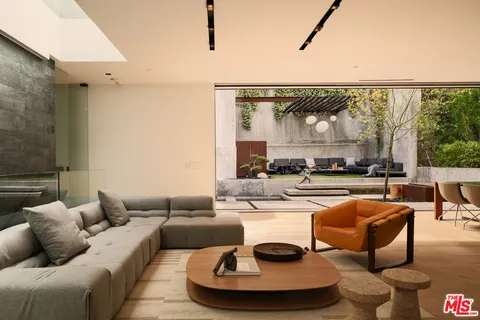 $3,750,000 | 8050 Willow Glen Road, Los Angeles, CA 90046