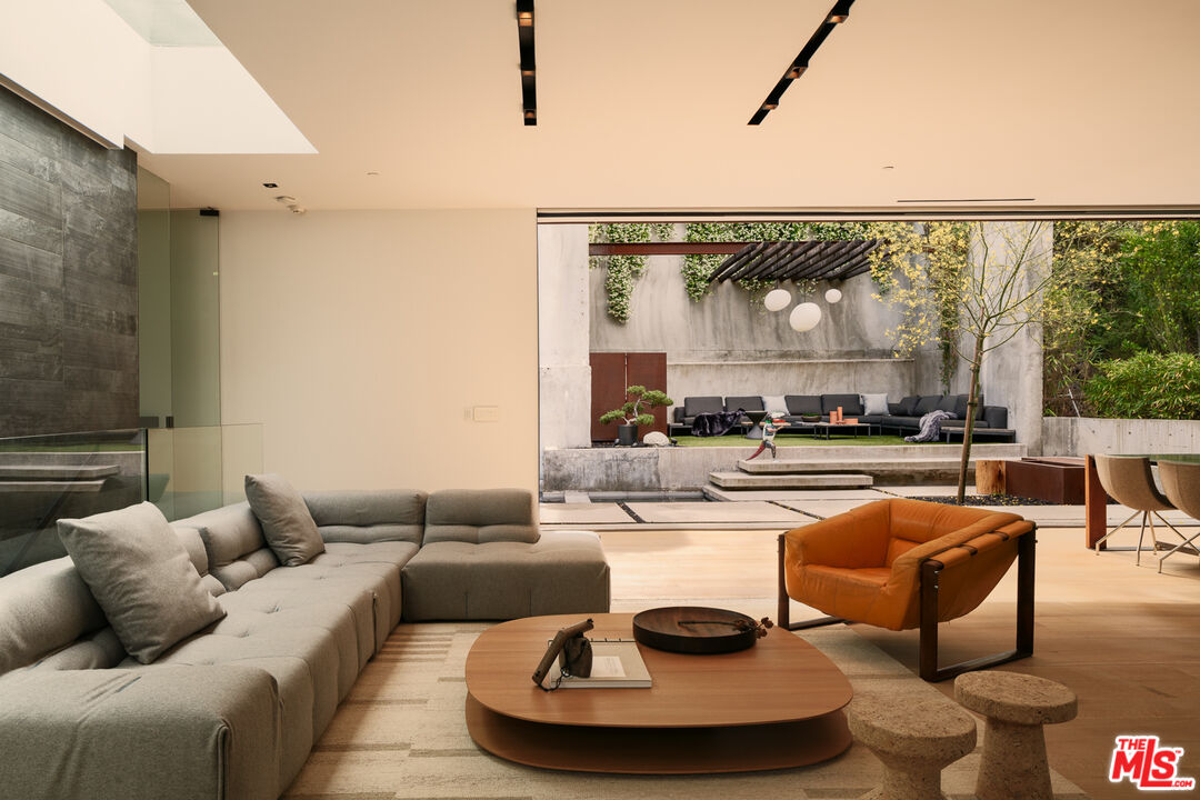 8050 Willow Glen Road Los Angeles, CA 90046 - Photo 8 of 27
