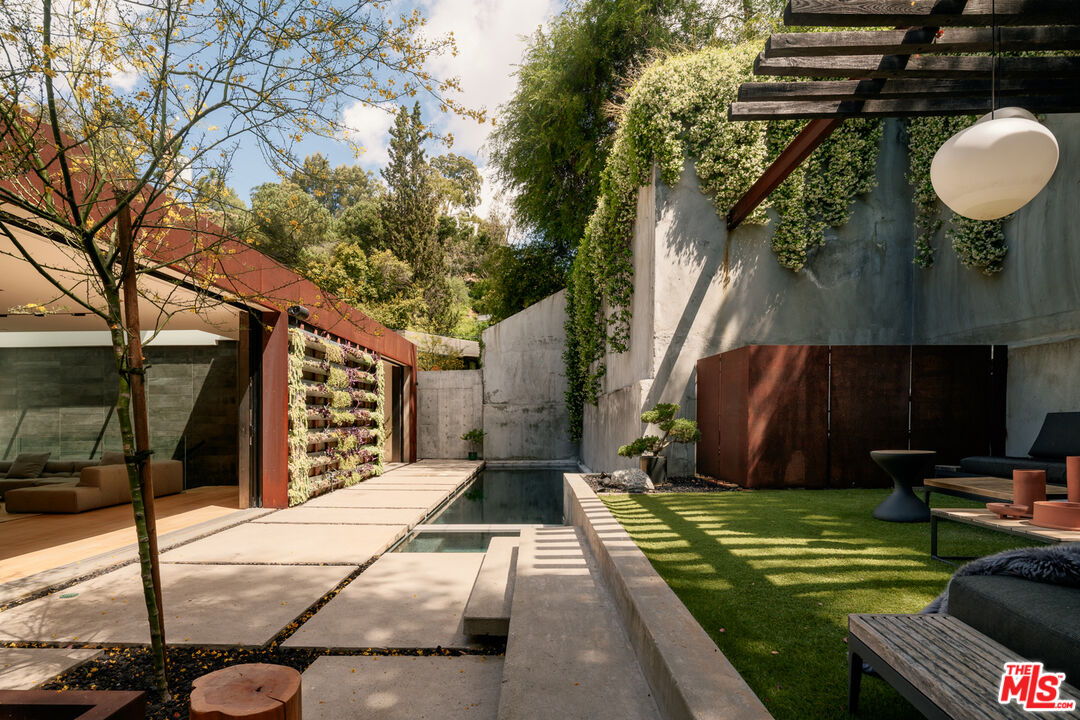 8050 Willow Glen Road Los Angeles, CA 90046 - Photo 10 of 27
