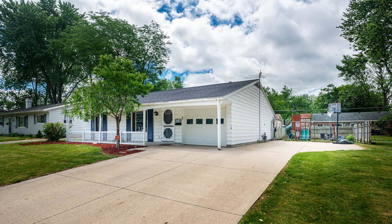 1731 Maplewood Road Fort Wayne, IN 46819 - Photo 3 of 35