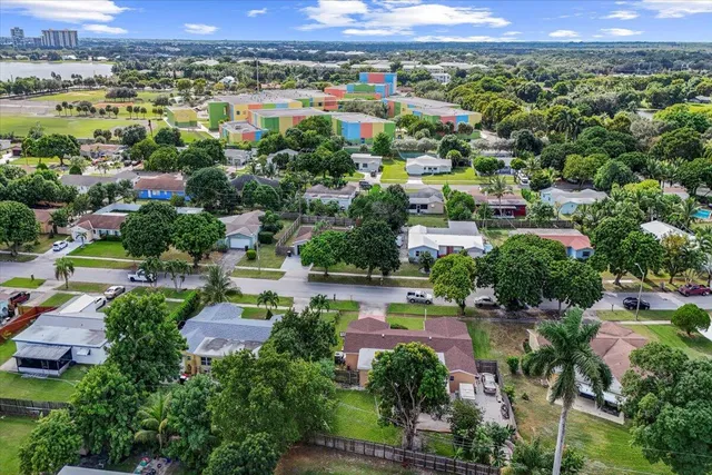 $550,000 | 1827 Pinehurst Drive, West Palm Beach, FL 33407