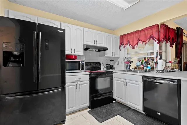 $550,000 | 1827 Pinehurst Drive, West Palm Beach, FL 33407