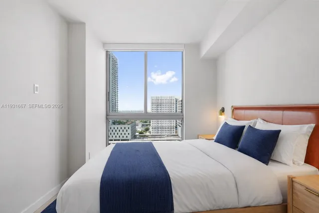 $5,800 | 11 Northeast 6th Street, Unit 2101, Miami, FL 33132