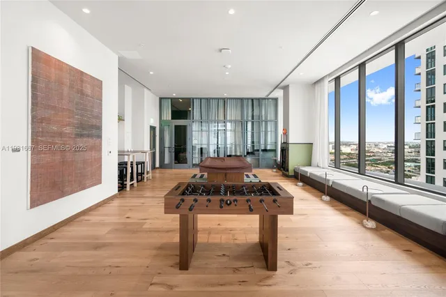 $5,800 | 11 Northeast 6th Street, Unit 2101, Miami, FL 33132