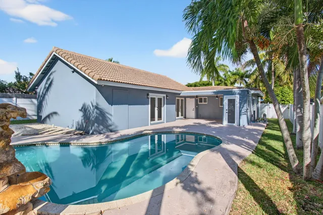 $7,500 | 360 Southwest 2nd Street, Boca Raton, FL 33432