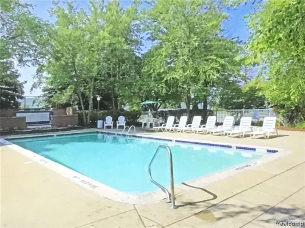 1687 Clemens Circle Rochester Hills, MI 48307 - Photo 12 of 14