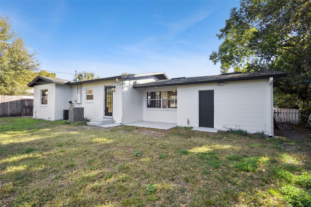 1001 Alton Avenue Orlando, FL 32804 - Photo 18 of 20 a view of a house with backyard and trees