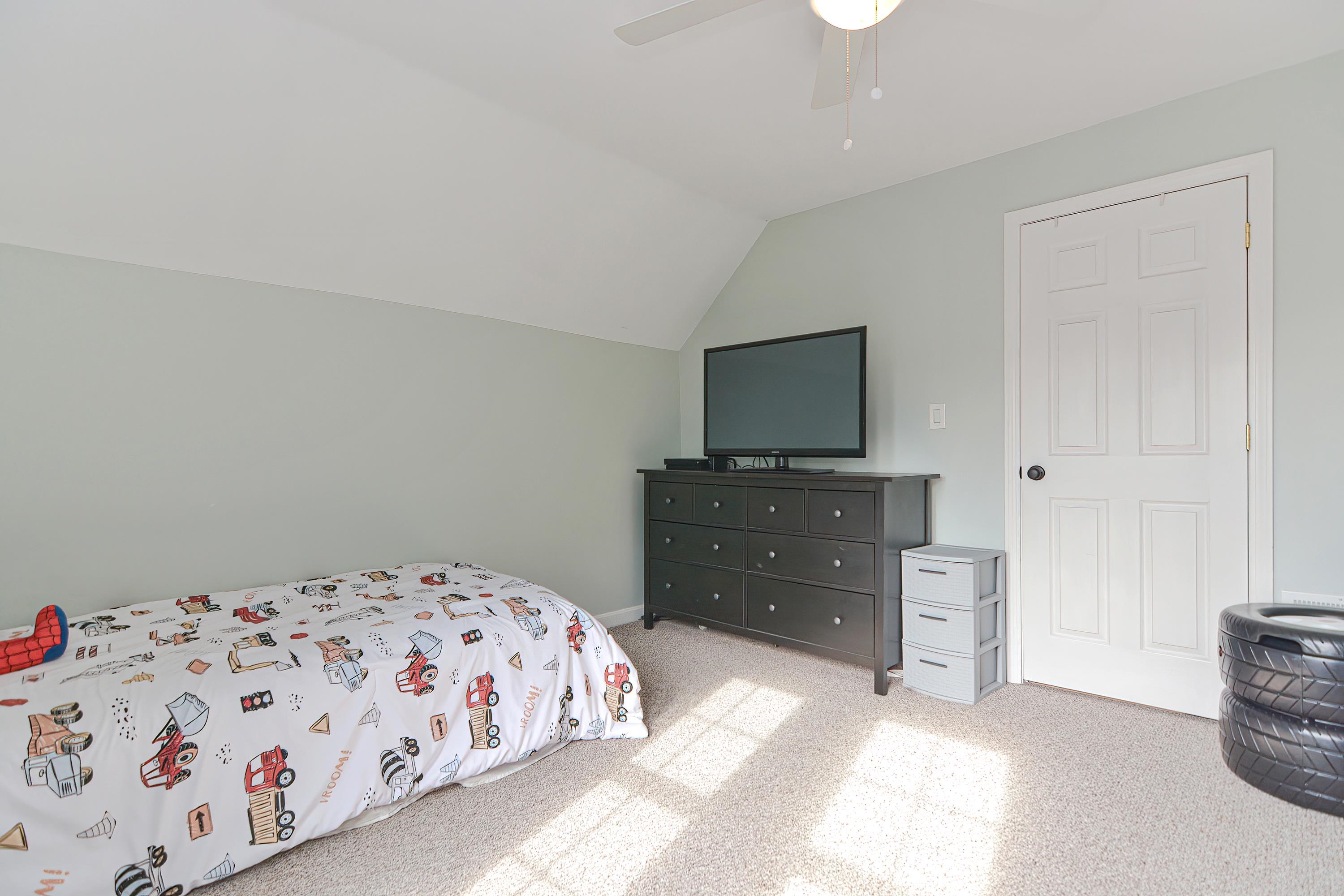 2 Howard Street Derry, NH 03038 - Photo 17 of 32