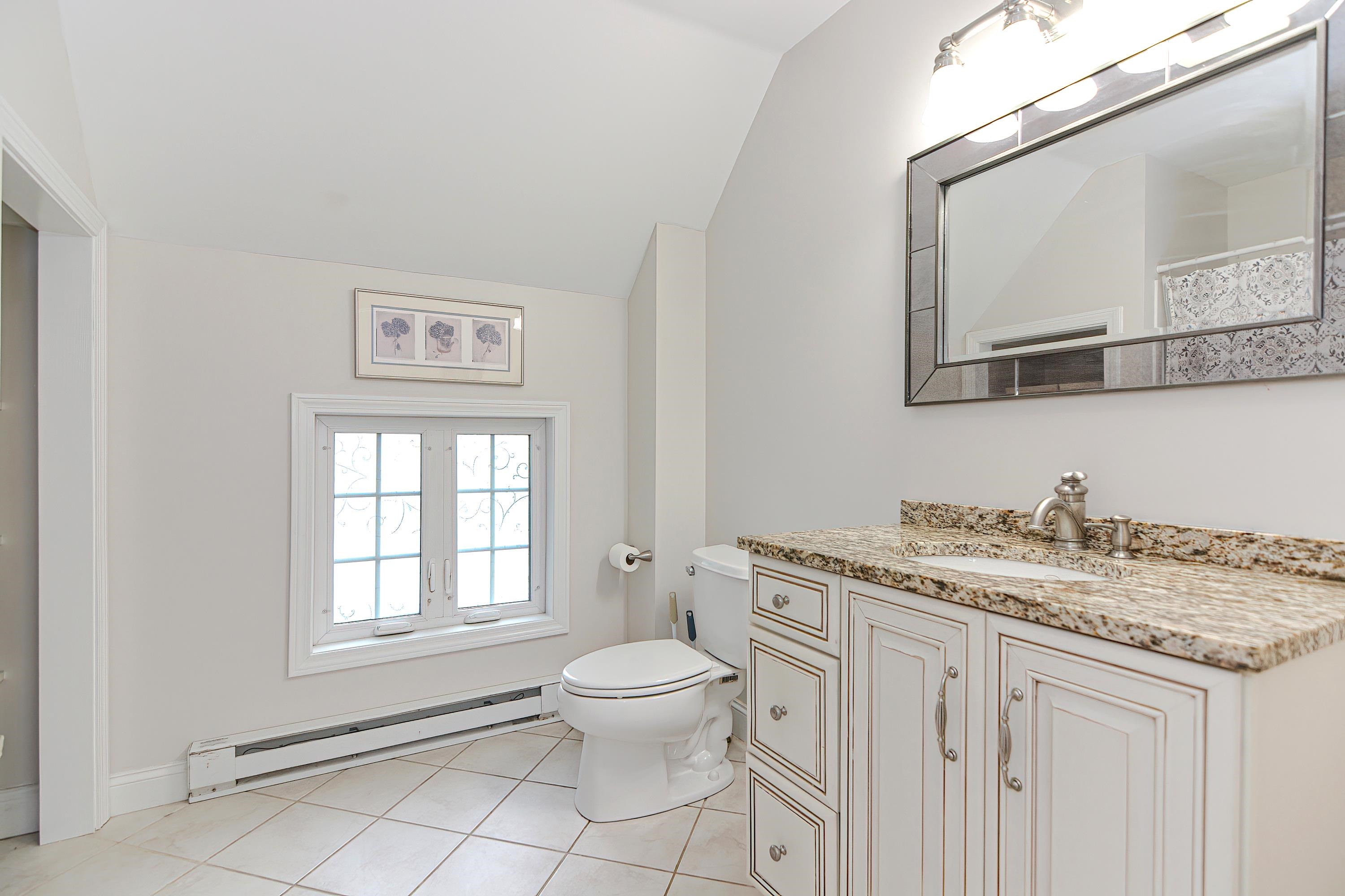 2 Howard Street Derry, NH 03038 - Photo 18 of 32