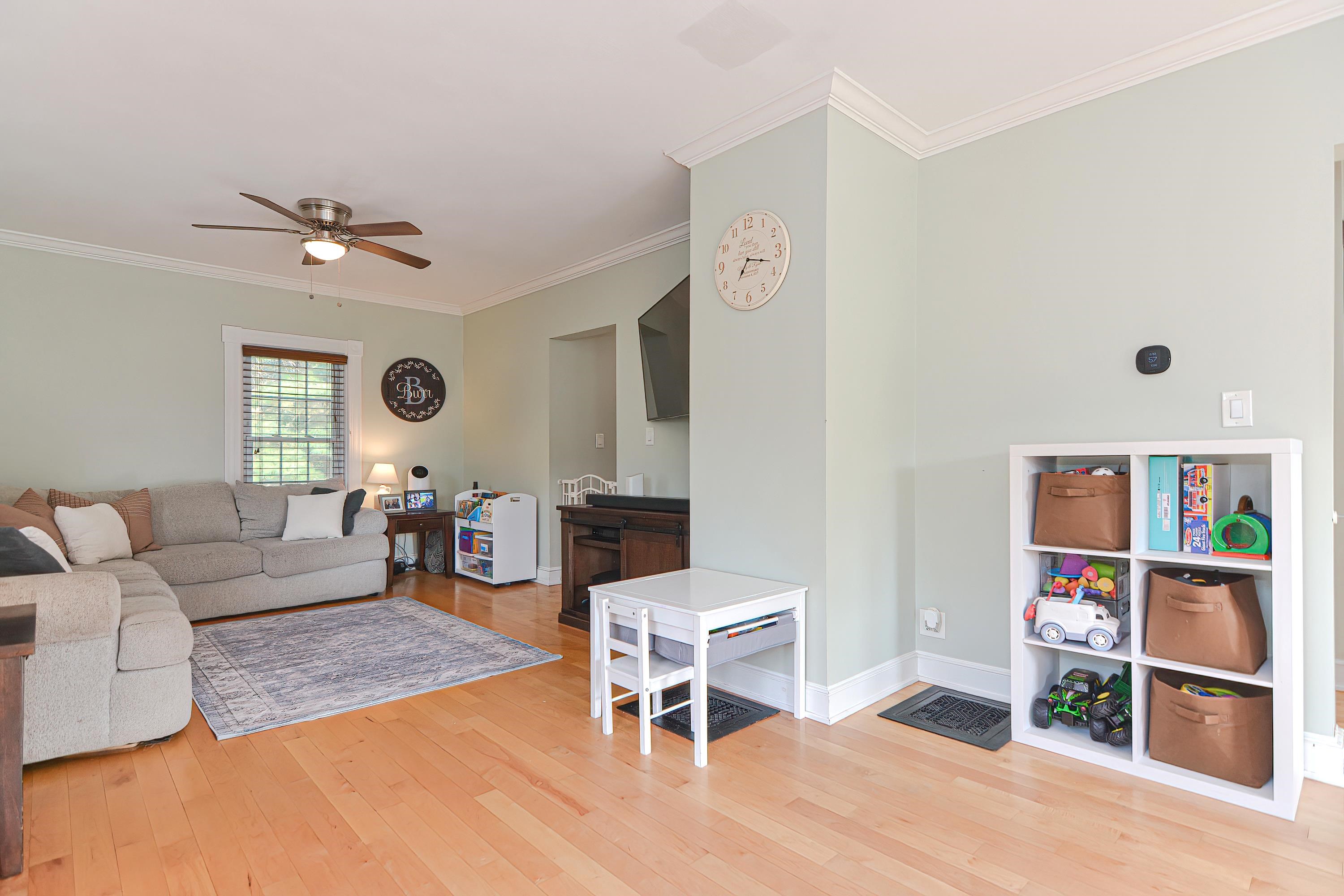 2 Howard Street Derry, NH 03038 - Photo 5 of 32