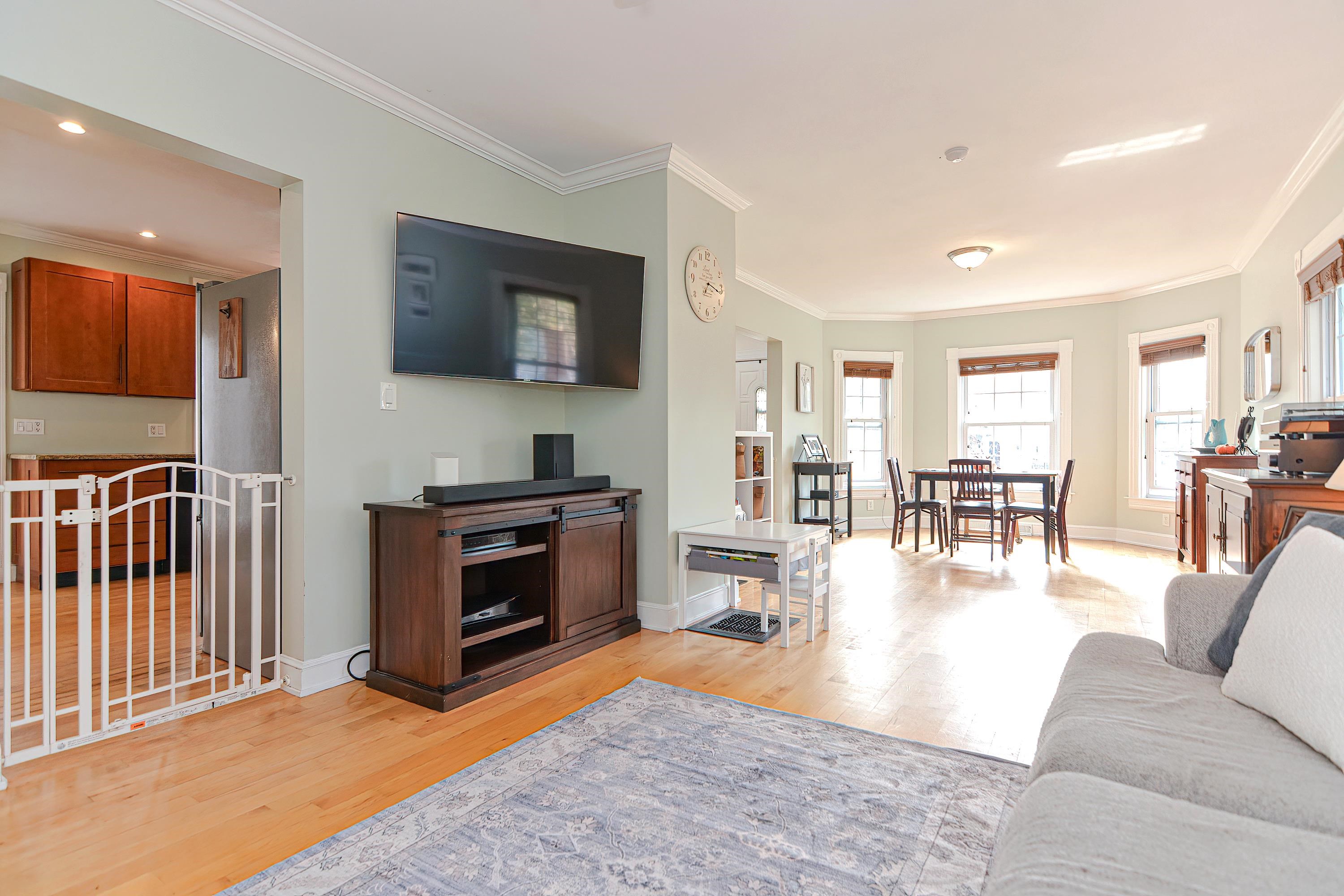 2 Howard Street Derry, NH 03038 - Photo 9 of 32