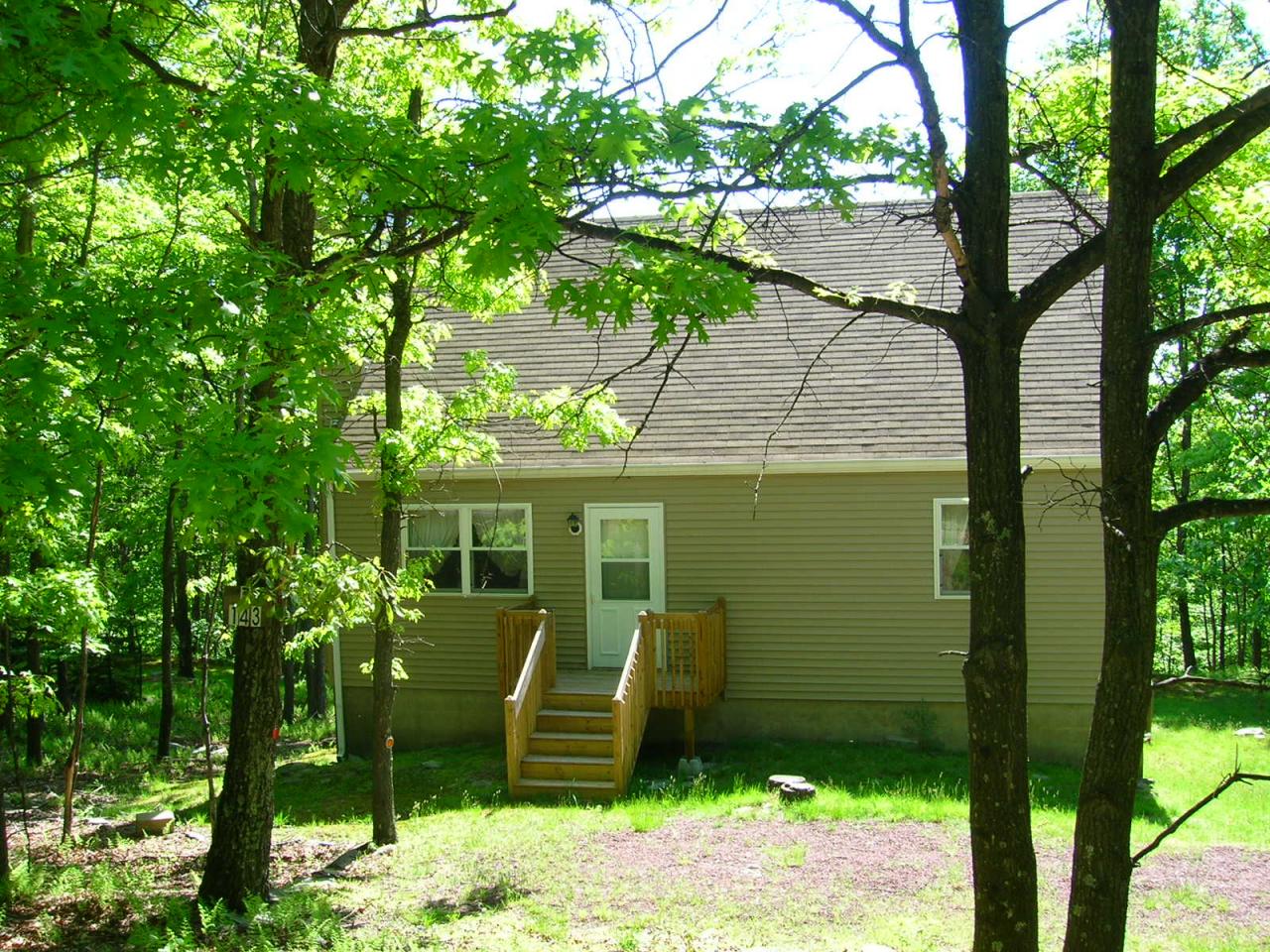 143 Pine Ridge Drive West Bushkill, PA 18324 - Photo 2 of 13 VIEW 2