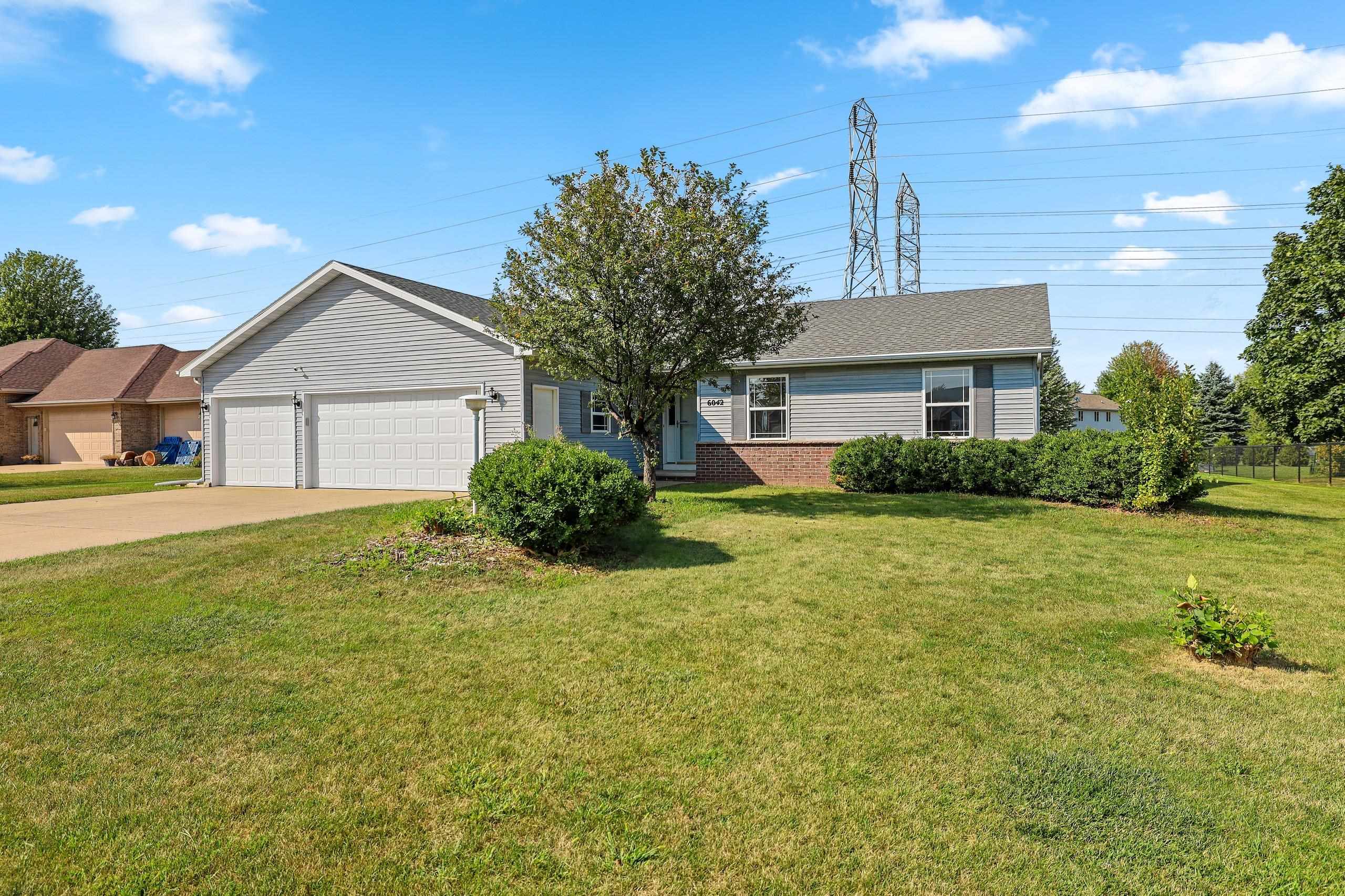 W6042 Greystone Court Appleton, WI 54915 - Photo 3 of 38 Gallery Image 3