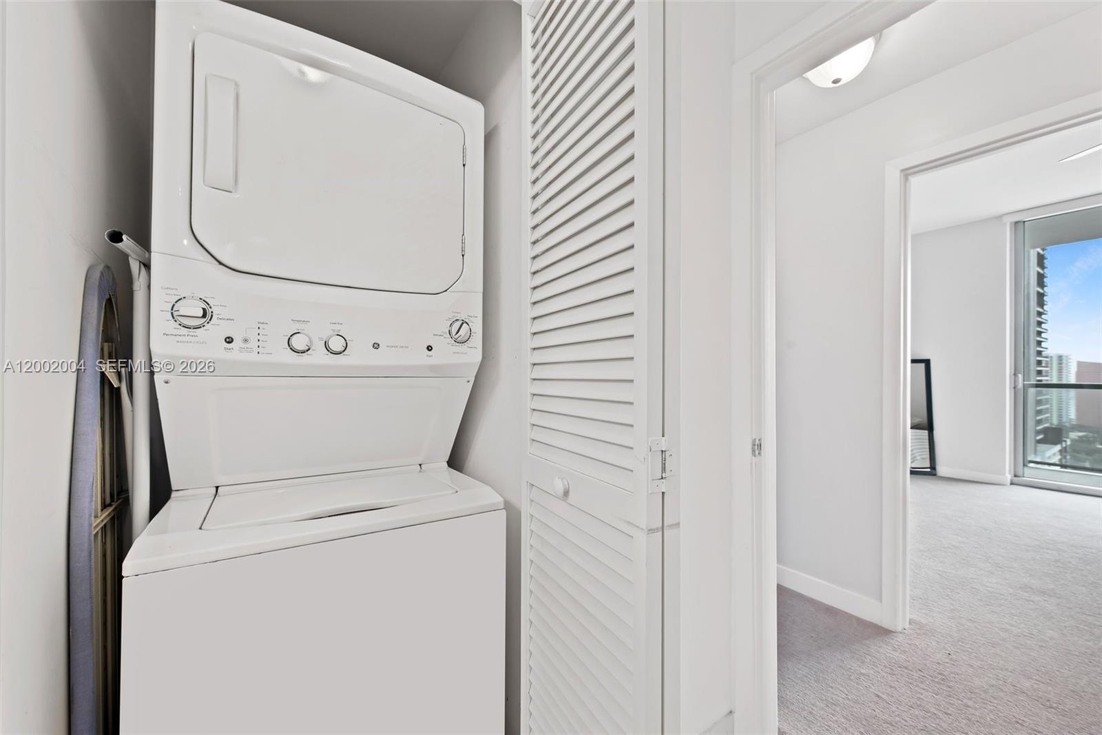 79 Southwest 12th Street, Unit 2503S Miami, FL 33130 - Photo 14 of 27 a utility room with dryer and washer
