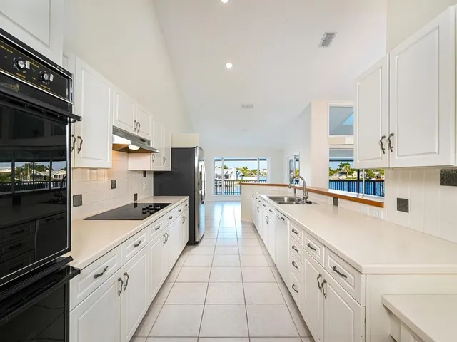 a view of a livingroom with an empty space