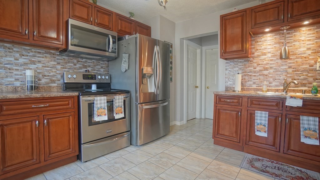 87-89 Parkside Street Springfield, MA 01104 - Photo 17 of 37