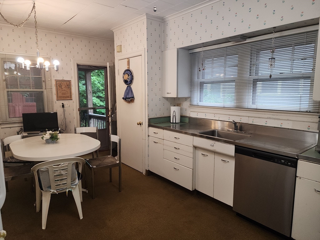 58 Rockland Street Springfield, MA 01118 - Photo 8 of 26