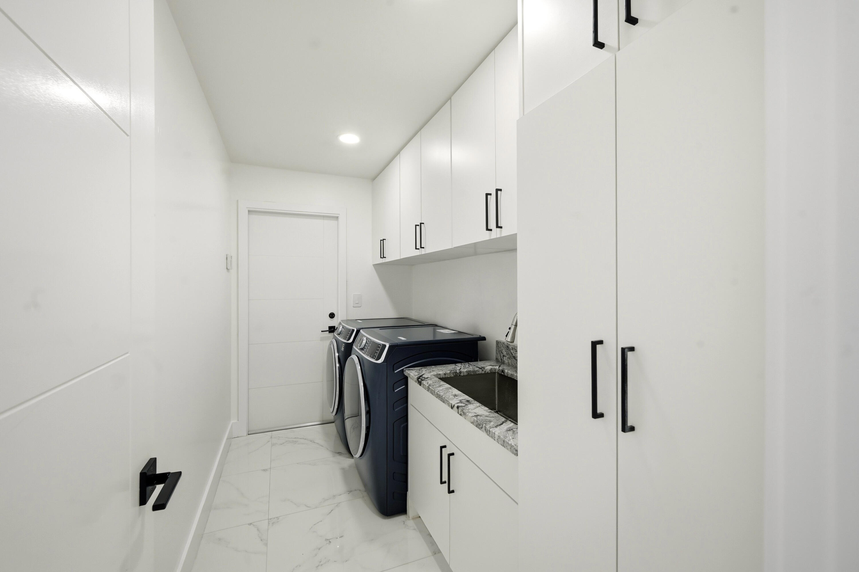 398 Northwest 22nd Avenue Boca Raton, FL 33486 - Photo 30 of 64 Laundry Room