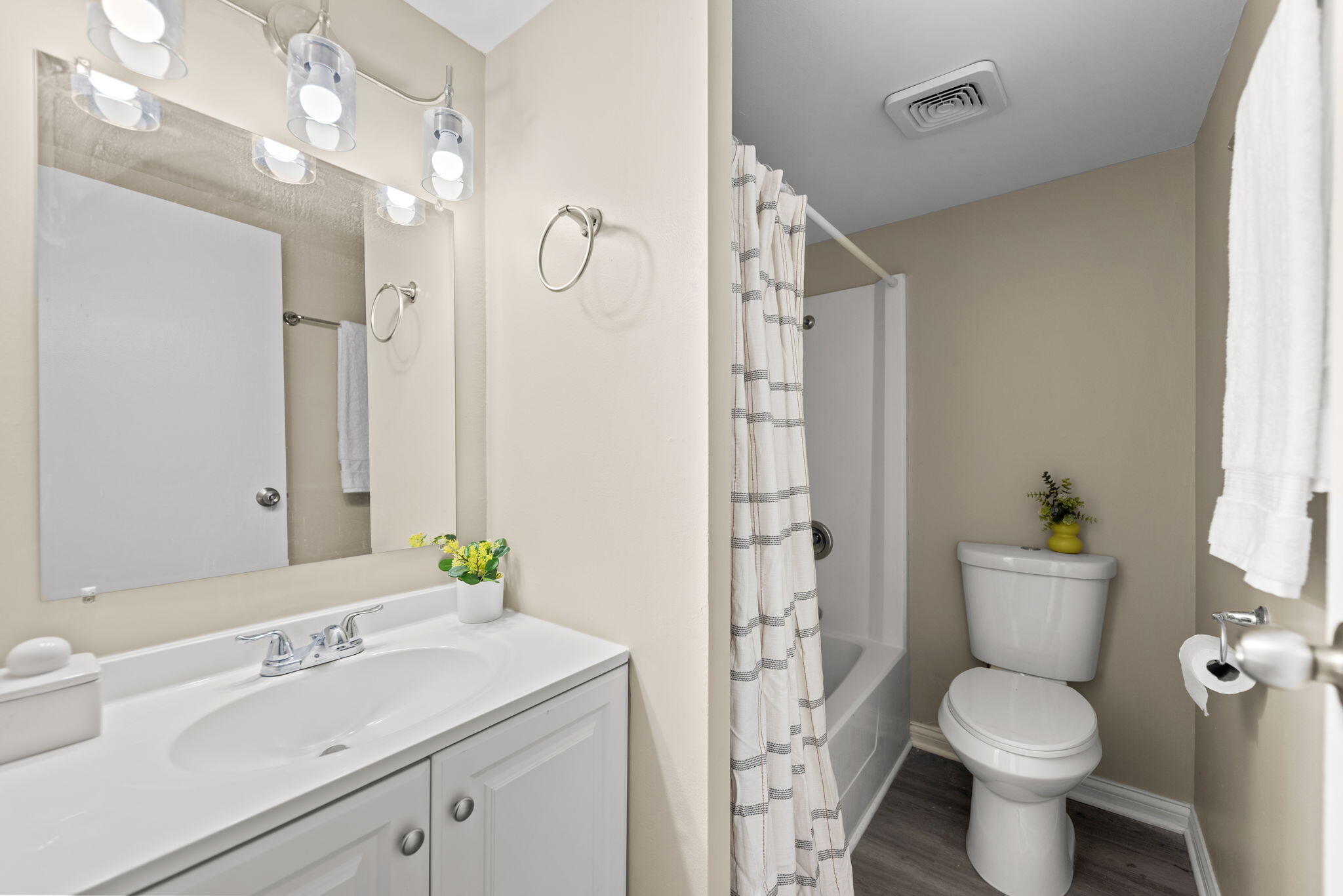504 Robyn Road Valparaiso, IN 46385 - Photo 12 of 19 2048x1367