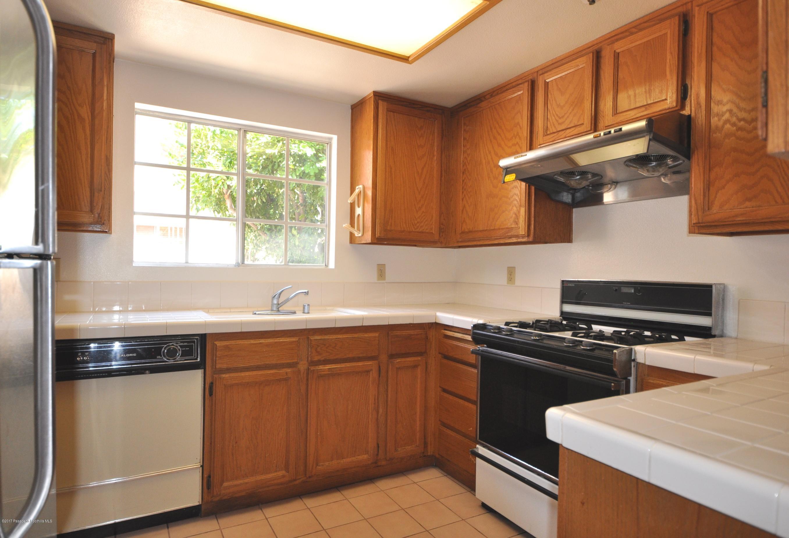 1898 Vine Street, Unit A Alhambra, CA 91801 - Photo 5 of 10 Kitchen