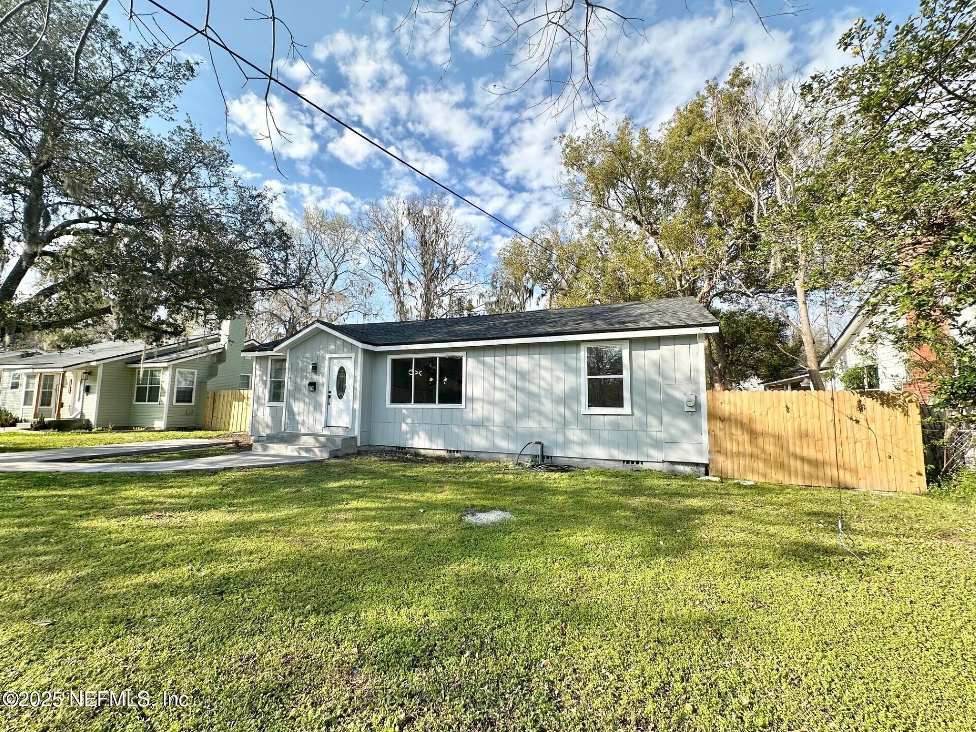 5209 Appleton Avenue Jacksonville, FL 32210 - Photo 3 of 26 Beautiful front yard