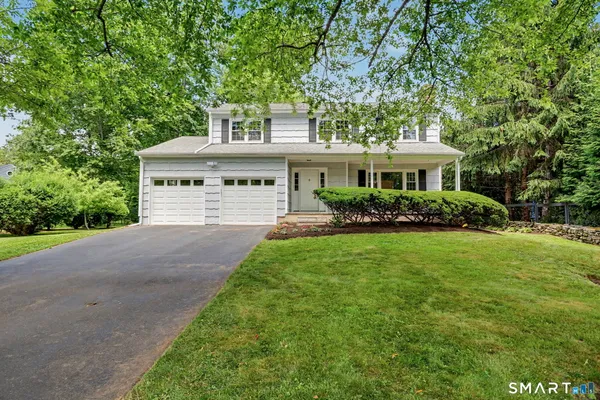$1,749,000 | 29 Coachlamp Lane, Darien, CT 06820