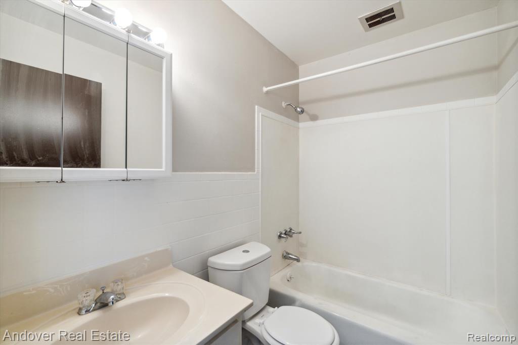 330 South Drake Road, Unit M08 Kalamazoo, MI 49009 - Photo 46 of 64