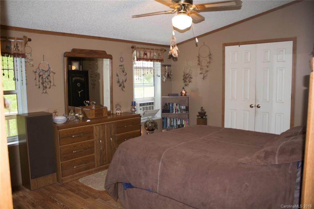 1055 South Fork Road Marshall, NC 28753 - Photo 5 of 22 Gallery Image 5