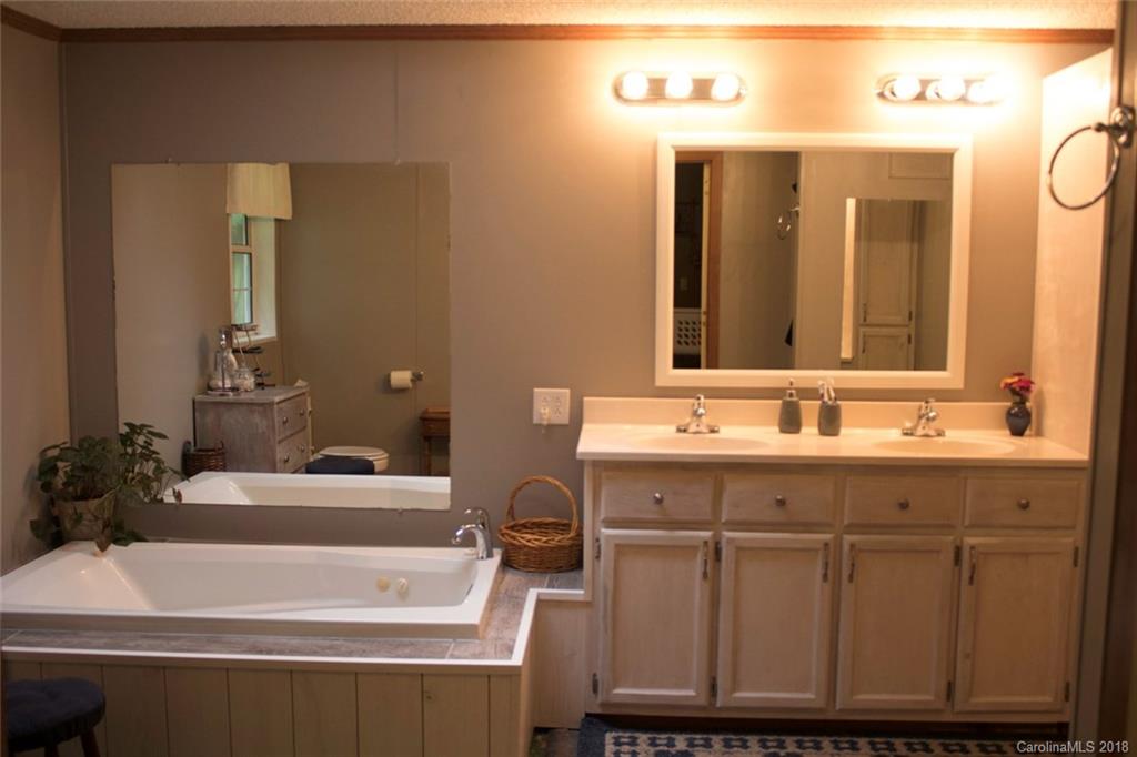 1055 South Fork Road Marshall, NC 28753 - Photo 6 of 22 Gallery Image 6