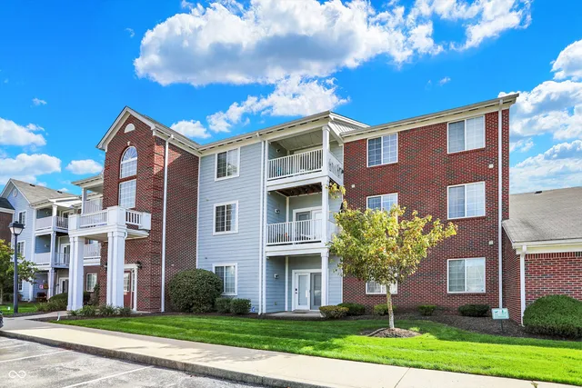 $189,900 | 5003 Amber Creek Place, Unit U 207, Indianapolis, IN 46237