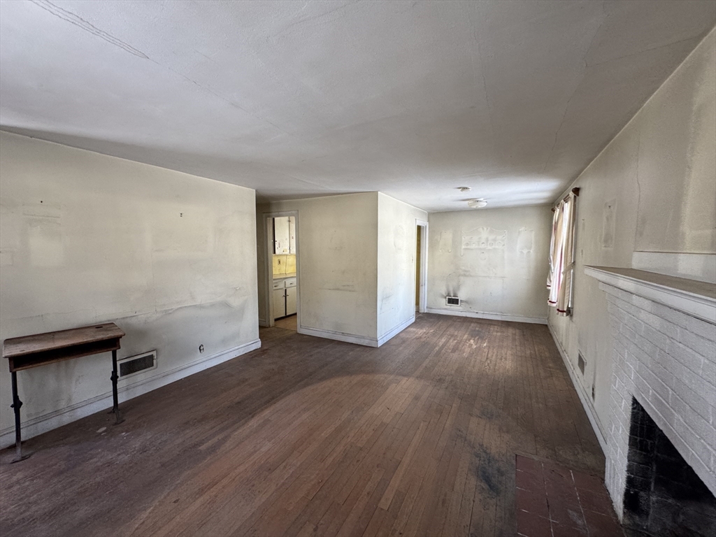 58 Washington Street Stoneham, MA 02180 - Photo 4 of 11