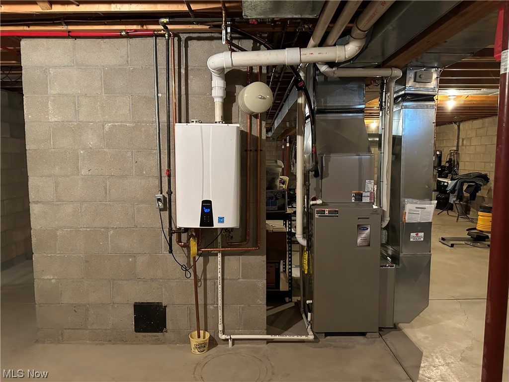 4308 Lyntz Road Warren, OH 44481 - Photo 28 of 34 Utility room with water heater and heating utilities