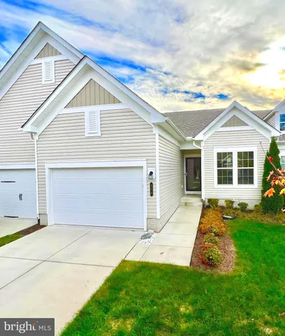 a view of a yard in front of a house with plants