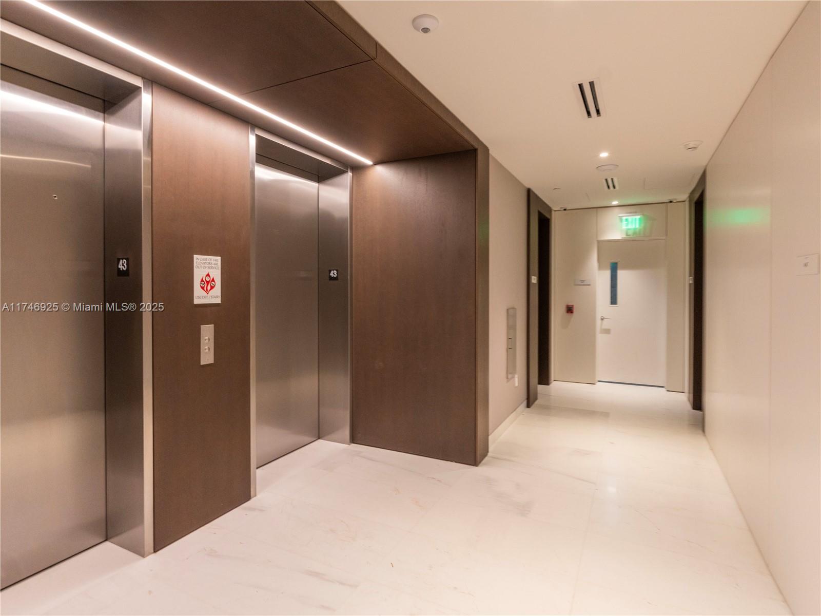 300 Biscayne Boulevard, Unit 4305 Miami, FL 33132 - Photo 32 of 32 a view of a hallway